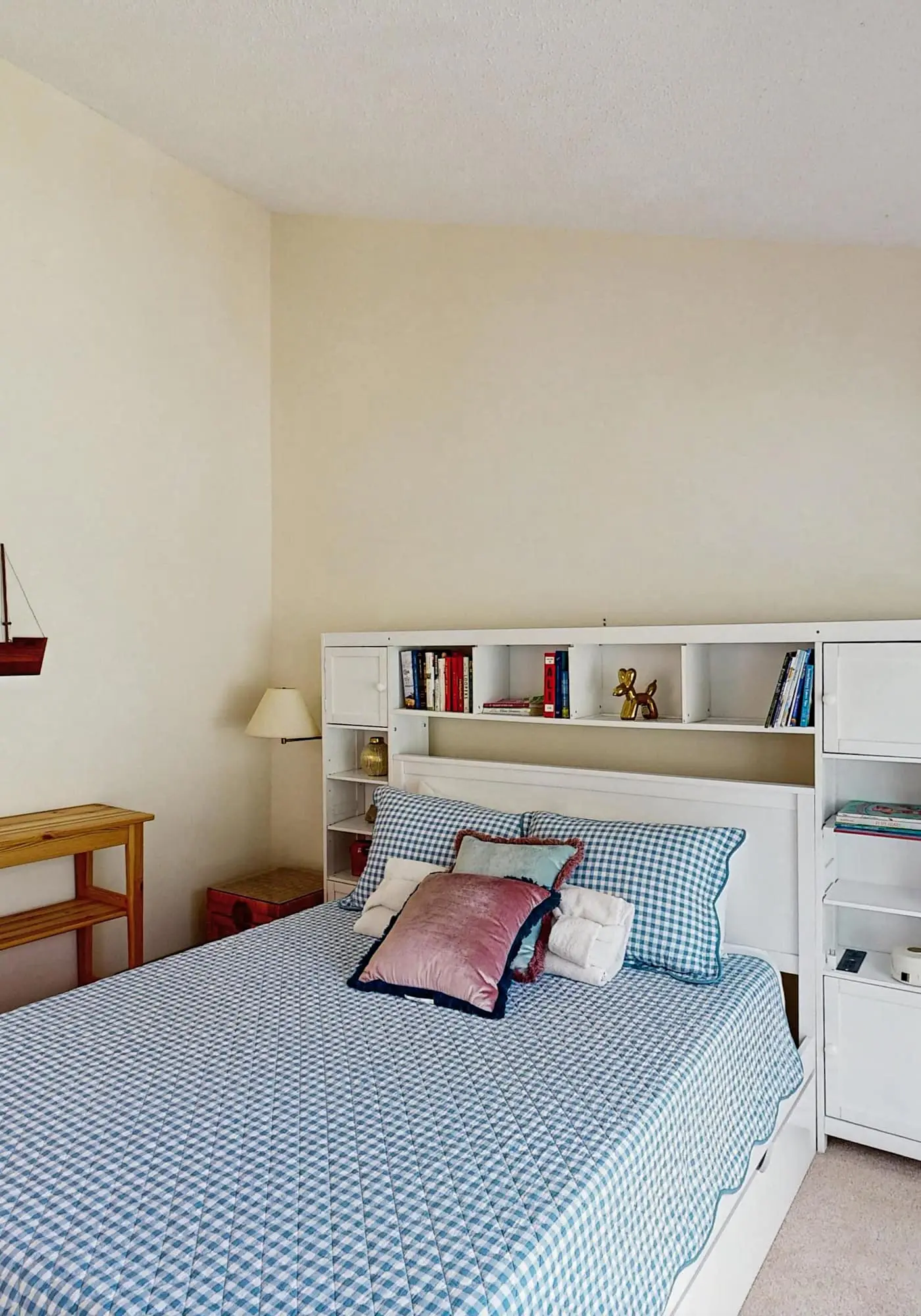 Condo in Glen Arbor with Lake Michigan sunset views, fireplace, deck, washer & dryer