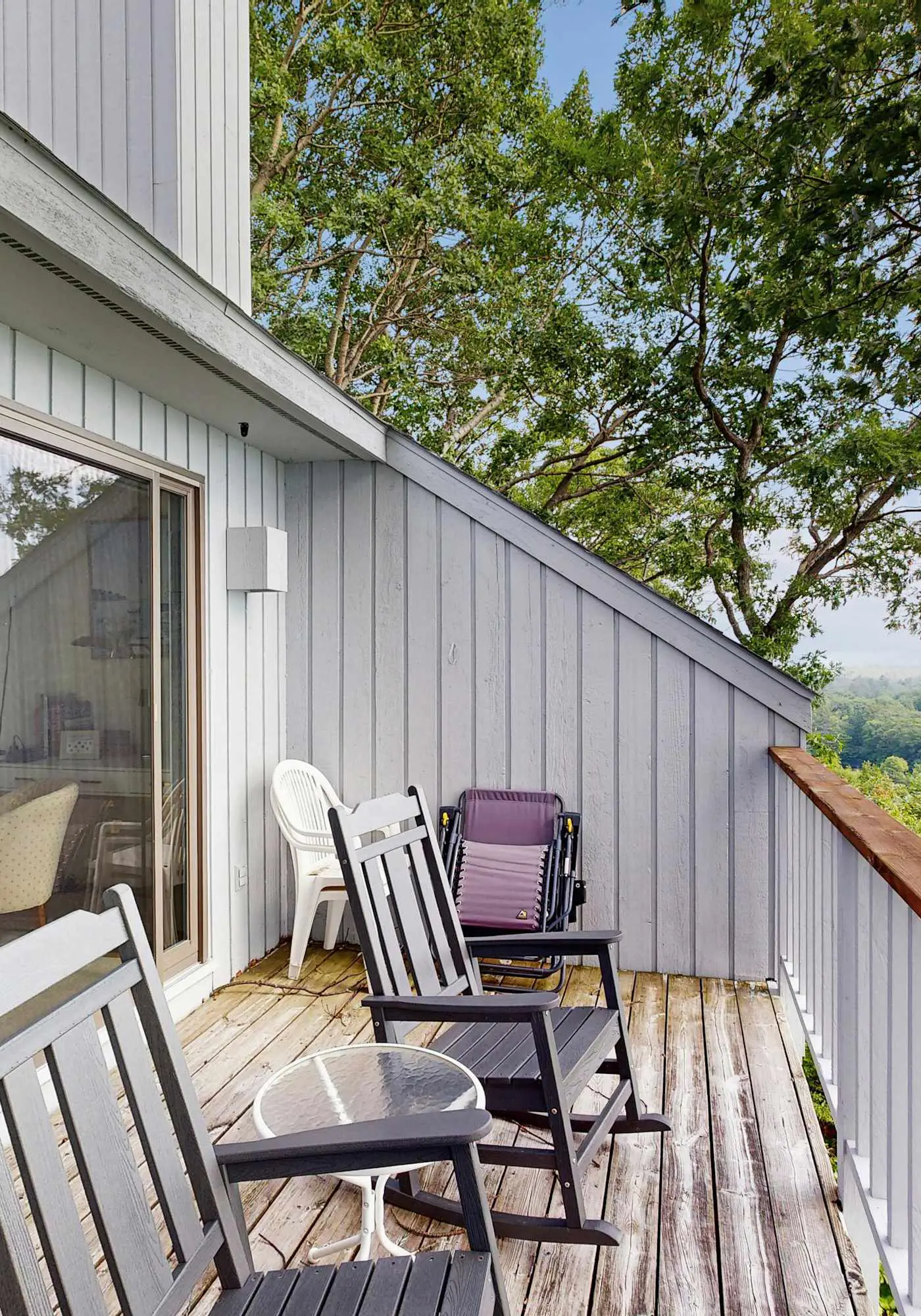 Condo in Glen Arbor with Lake Michigan sunset views, fireplace, deck, washer & dryer