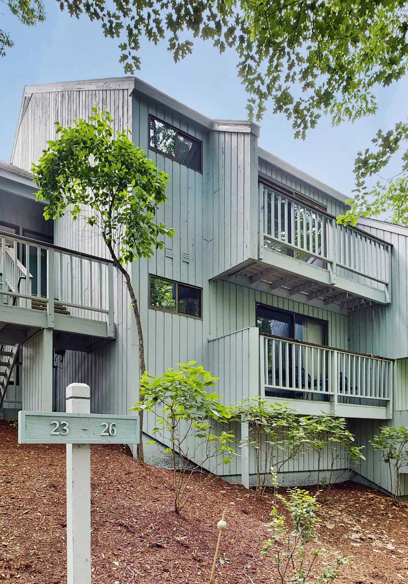 Condo in Glen Arbor with Lake Michigan sunset views, fireplace, deck, washer & dryer