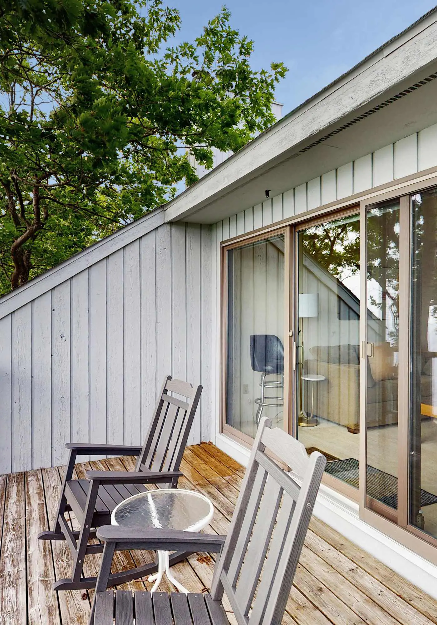 Condo in Glen Arbor with Lake Michigan sunset views, fireplace, deck, washer & dryer
