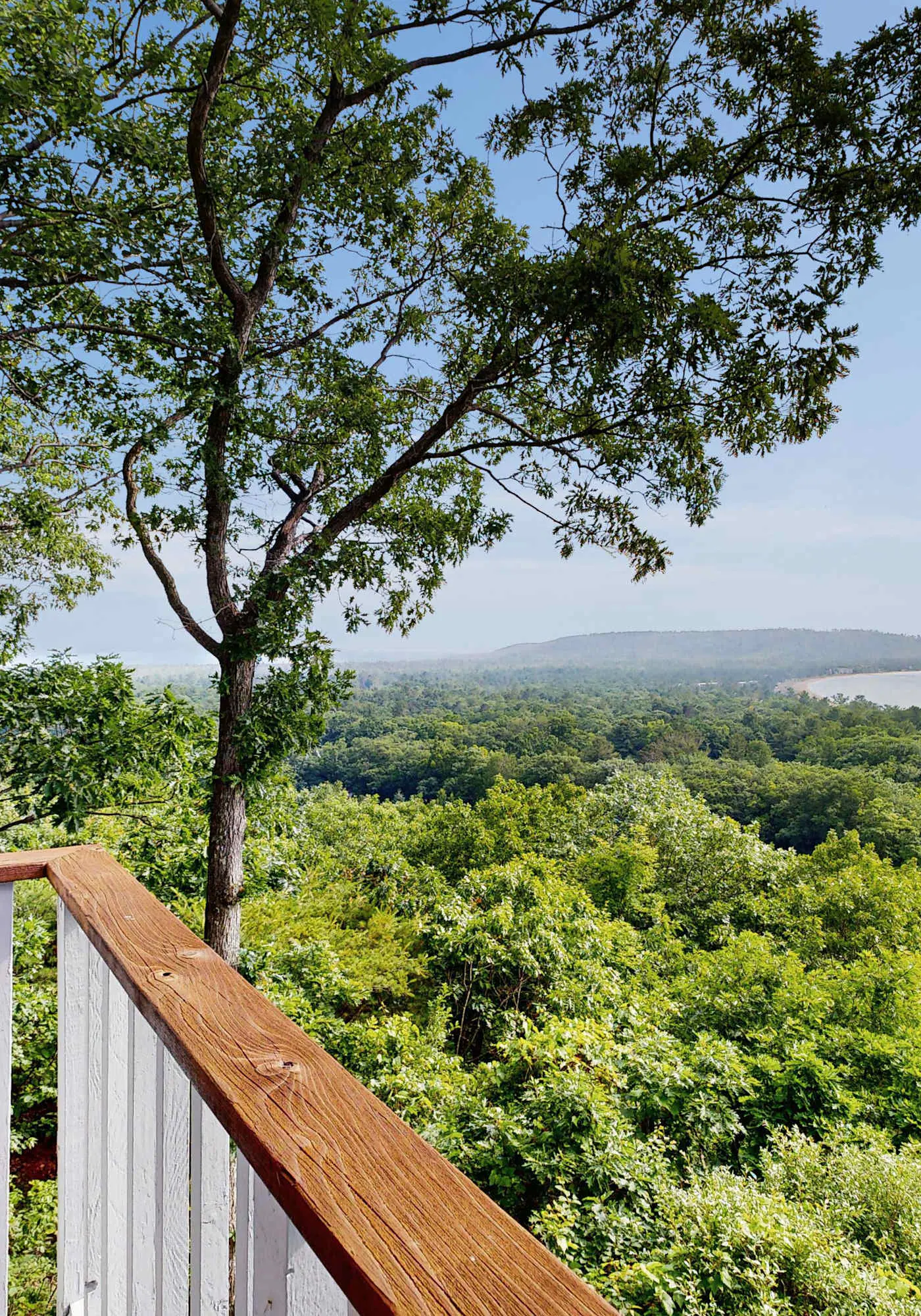 Condo in Glen Arbor with Lake Michigan sunset views, fireplace, deck, washer & dryer