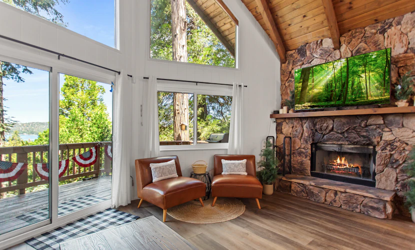Lakeside Cavern | Lake Views | 3 Decks | Sleeps 8