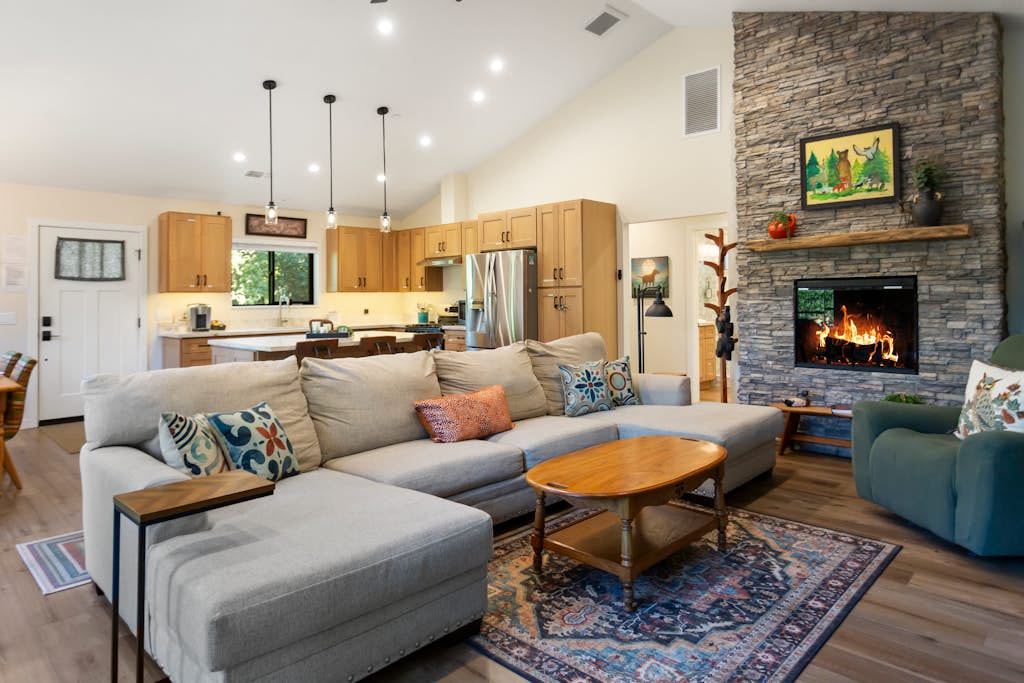 San Moritz Lake House | Walk to Lake Gregory | 3BR