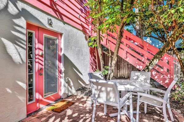 Freshly Remodeled Island Suite w/ Pool & Pet Friendly