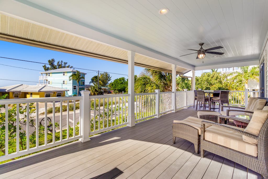 Beautiful, well-maintained home w/ heated private pool - walk to beach & dining