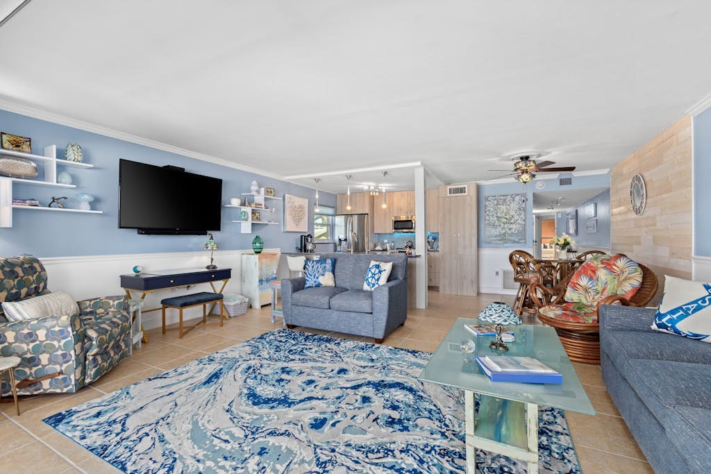Luxury Gulf-front condo with beach access, heated pool, sunset views, & balcony