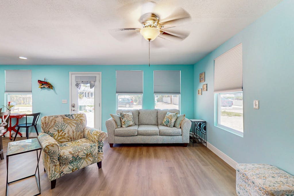 Charming, fully remodeled cottage steps from beach with WiFi & central AC