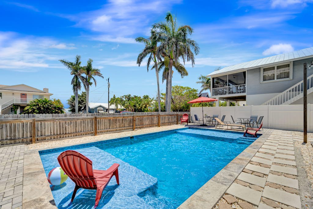 Duplex near beach with heated pool, grill, washer/dryer, patio, AC
