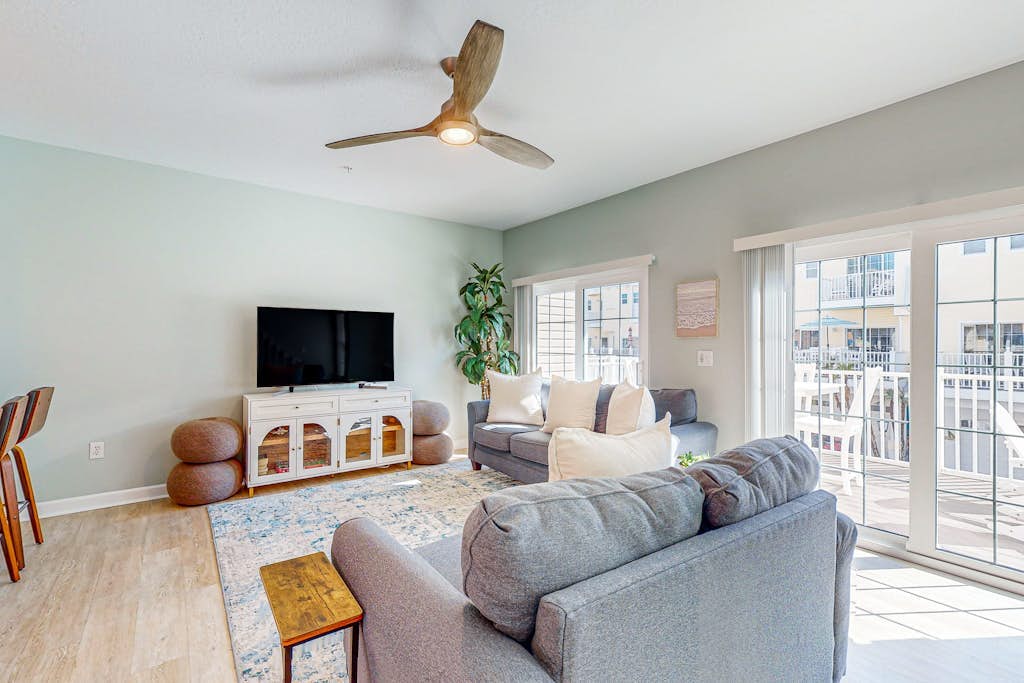 Spacious townhome with Gulf view, pool, three decks, & central AC - snowbirds OK