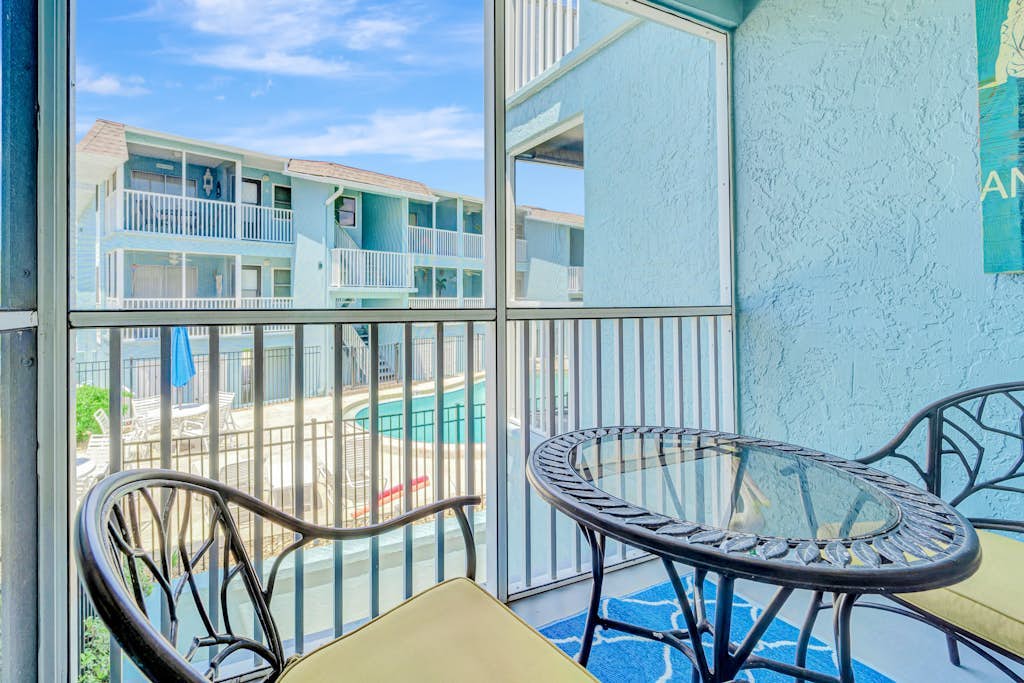 Relaxing condo with a heated pool, gas grill, washer/dryer, & central AC