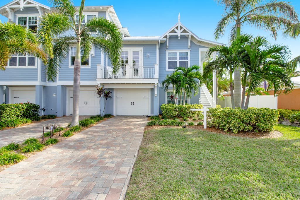 Modern home near Gulf beaches with private heated pool & WiFi