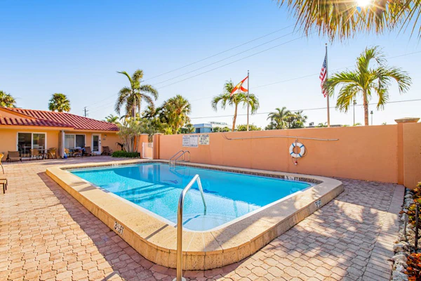 Charming Ground Floor Condo with Shared Pool, High-Speed WiFi, and Central AC