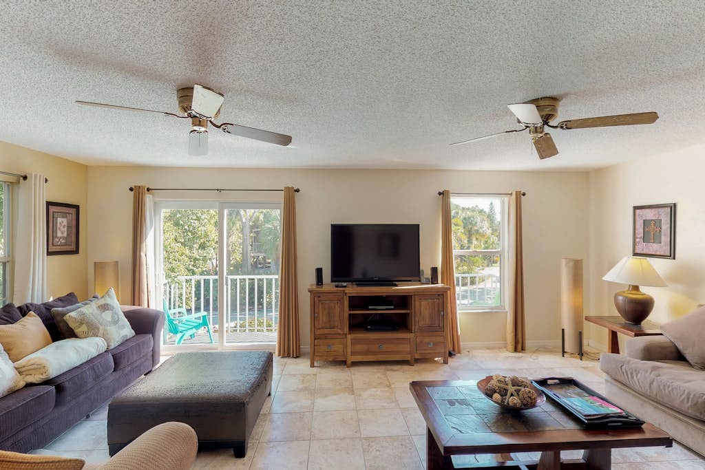 Island-style townhome with WiFi & pool - minutes from the beach
