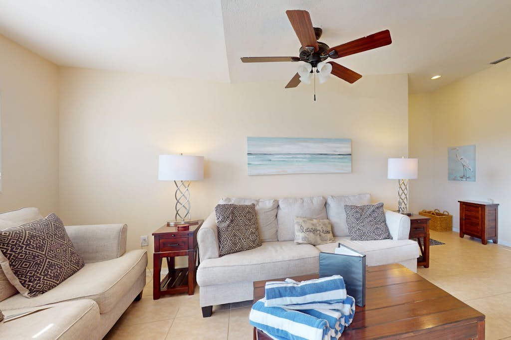 Charming condo with heated pool - near beach, wetlands, & trolley stop