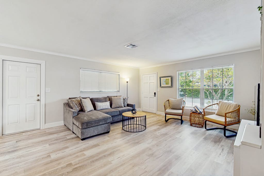 Sweet duplex with WiFi, central AC, & gas grill - close to beach