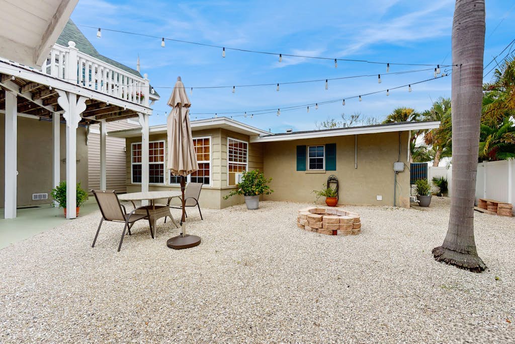 Sweet duplex with WiFi, central AC, & gas grill - close to beach
