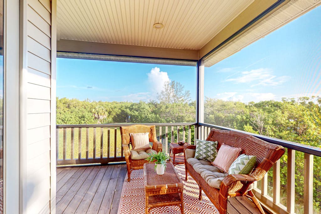 Bayfront home with dock, amazing views, outdoor areas, & kayak