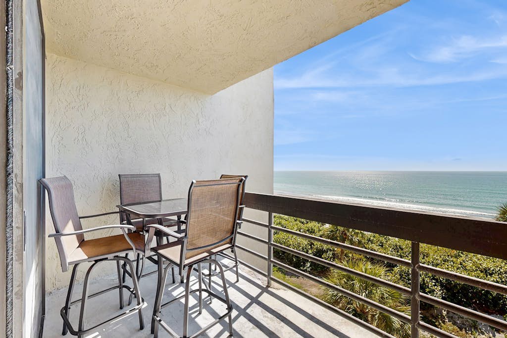 Gulf front condo with pool and tennis court access - breath taking balcony views