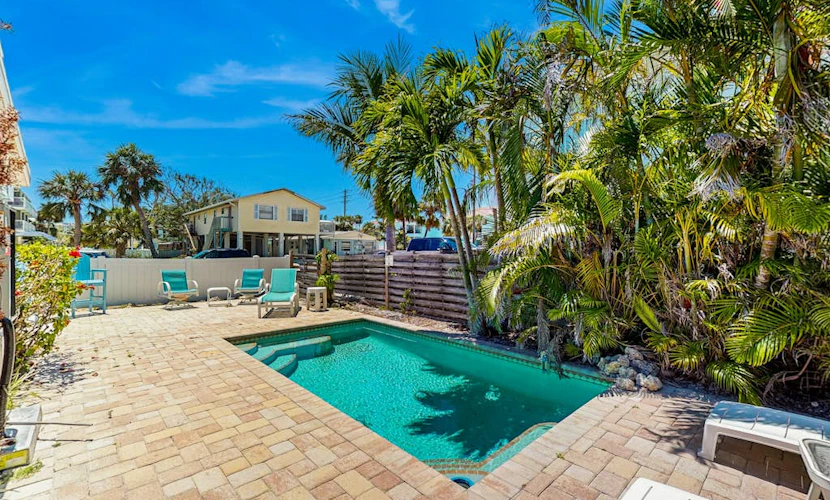 Relaxing retreat with pool, steps to the beach, AC and WIFI
