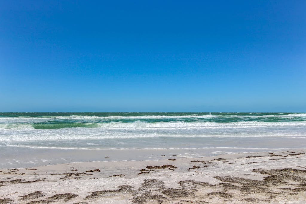 Relaxing retreat with pool, steps to the beach, AC and WIFI