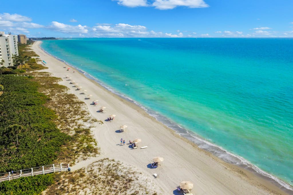 Oceanfront condo with shared pool, ocean view, WiFi, & washer/dryer
