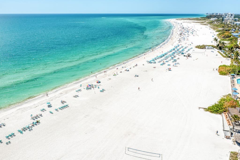 Dreamy beach condo with AC & balcony - walk to nature park & near downtown