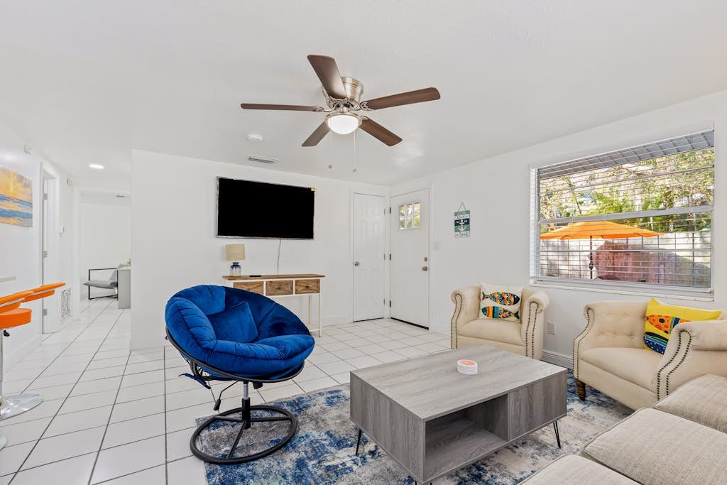 Dog-friendly, renovated duplex with two kitchens, washer/dryer, & patio