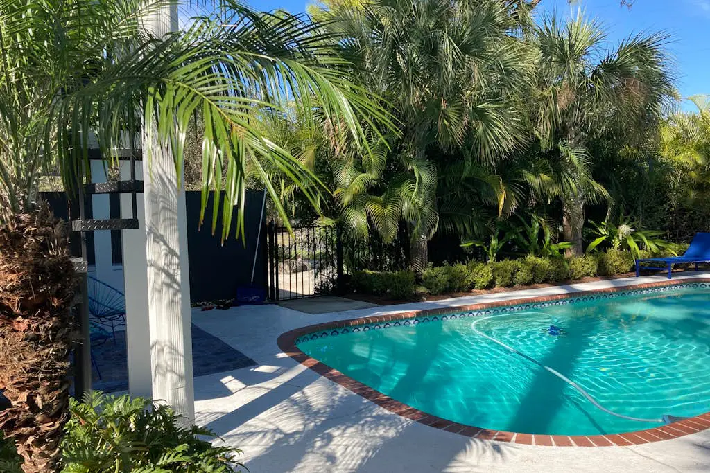 8 Pines - Sarasota Bay