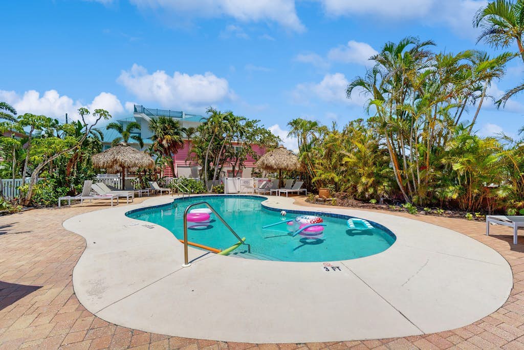 Freshly Remodeled Island Suite w/ Pool & Pet Friendly