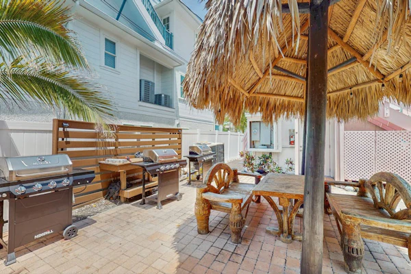 Freshly Remodeled Island Suite w/ Pool & Pet Friendly