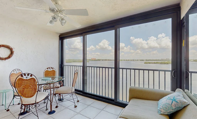 Waterfront condo with pool, internet & breathtaking balcony views