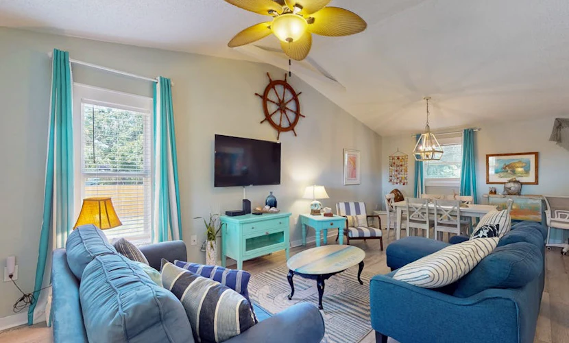 Cozy bungalow with shared pool, internet, onsite washer and dryer