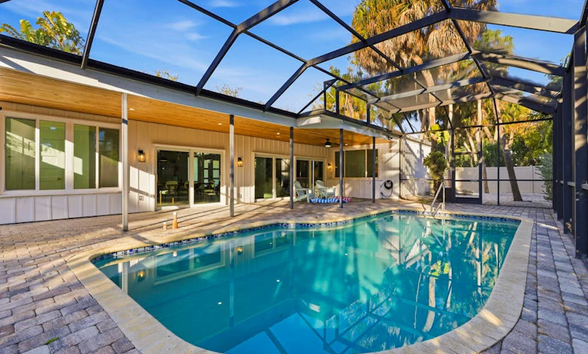 Siesta Key retreat walk to beach and village