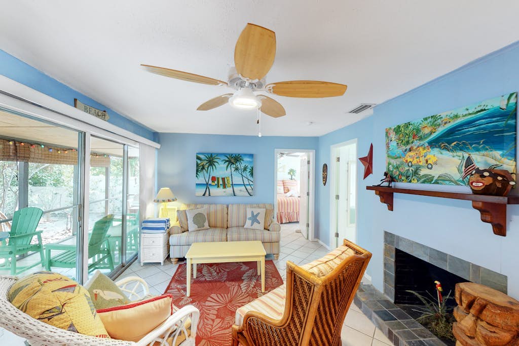 Dog-friendly family home with WiFi, central AC, private W/D - close to beach