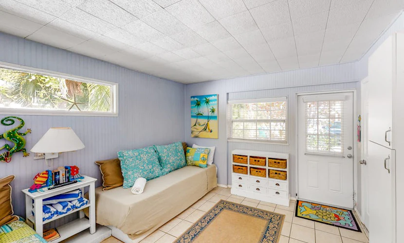 Ground-floor duplex with fast WiFi, central AC & grill