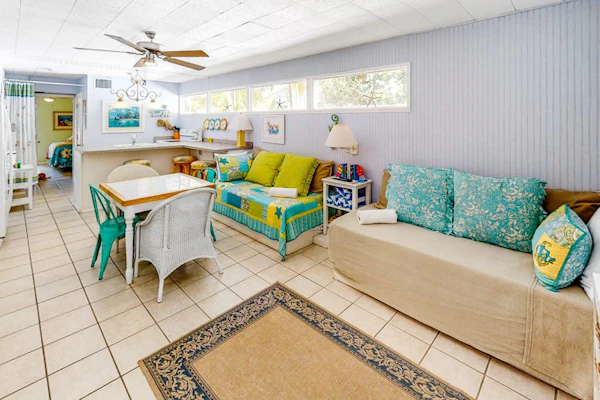 Ground-floor duplex with fast WiFi, central AC & grill