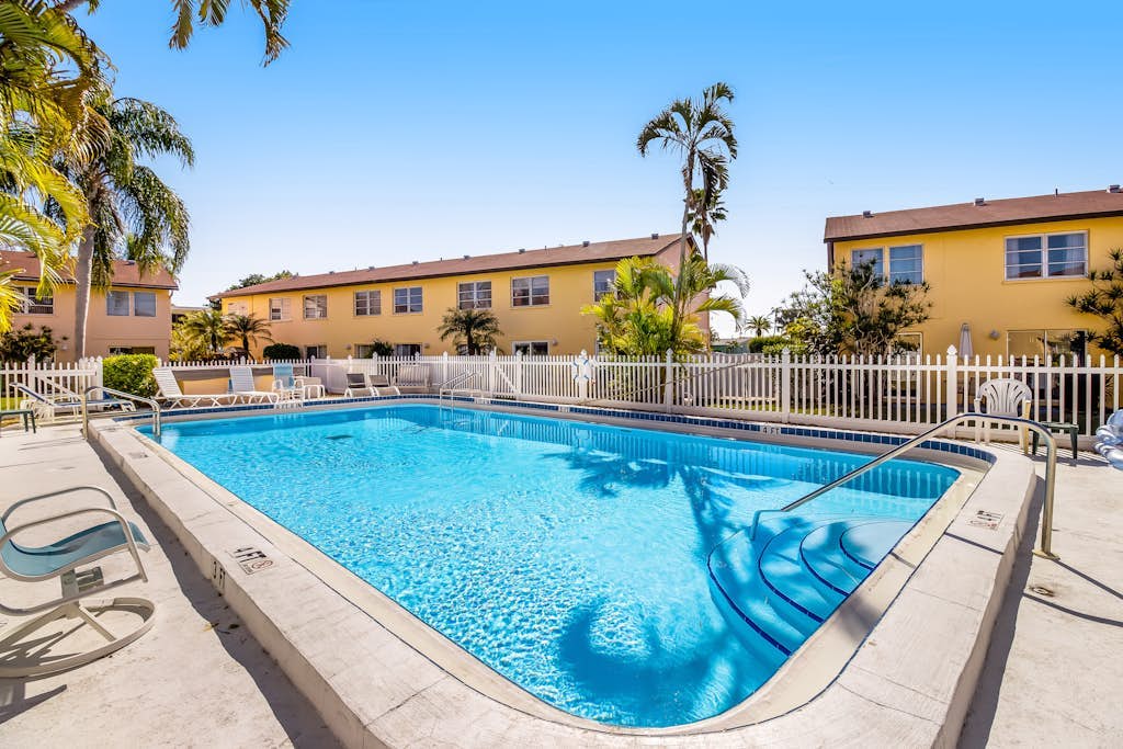 Snowbird-friendly townhome with shared pool, WiFi, & central AC - near the beach