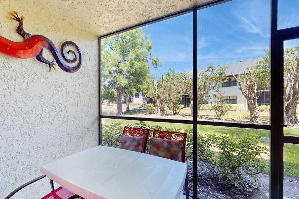 First-floor condo with pools, hot tubs & tennis - near IMG & Gulf beaches