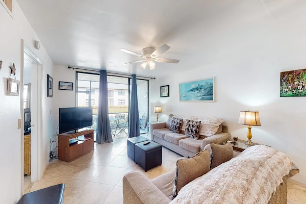 Sunny & Spacious Condo with a Pond View, Shared Pools, Tennis, & Hot Tubs