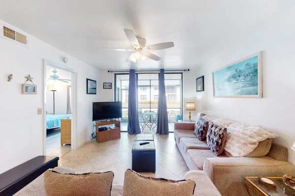 Sunny & Spacious Condo with a Pond View, Shared Pools, Tennis, & Hot Tubs