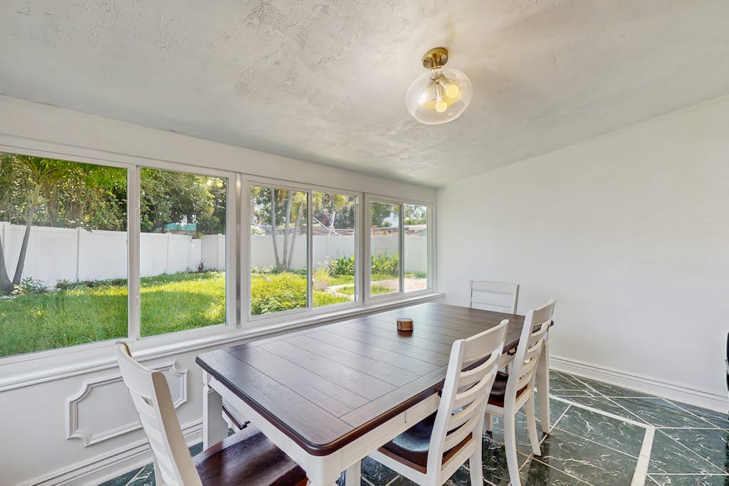 Cozy home with washer and dryer, internet, and prime location