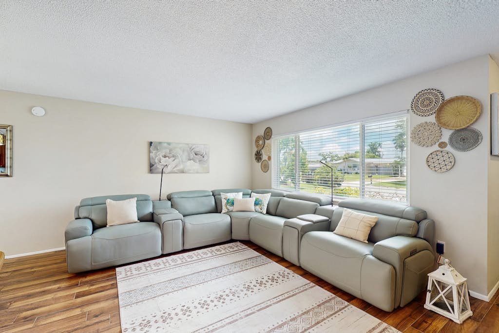 Cozy home with private pool, lanai,  washer & dryer - minutes to beaches