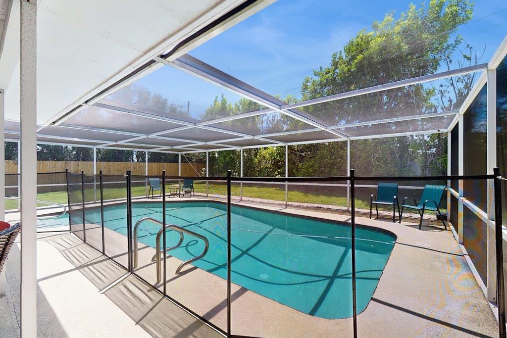 Cozy home with private pool, lanai,  washer & dryer - minutes to beaches