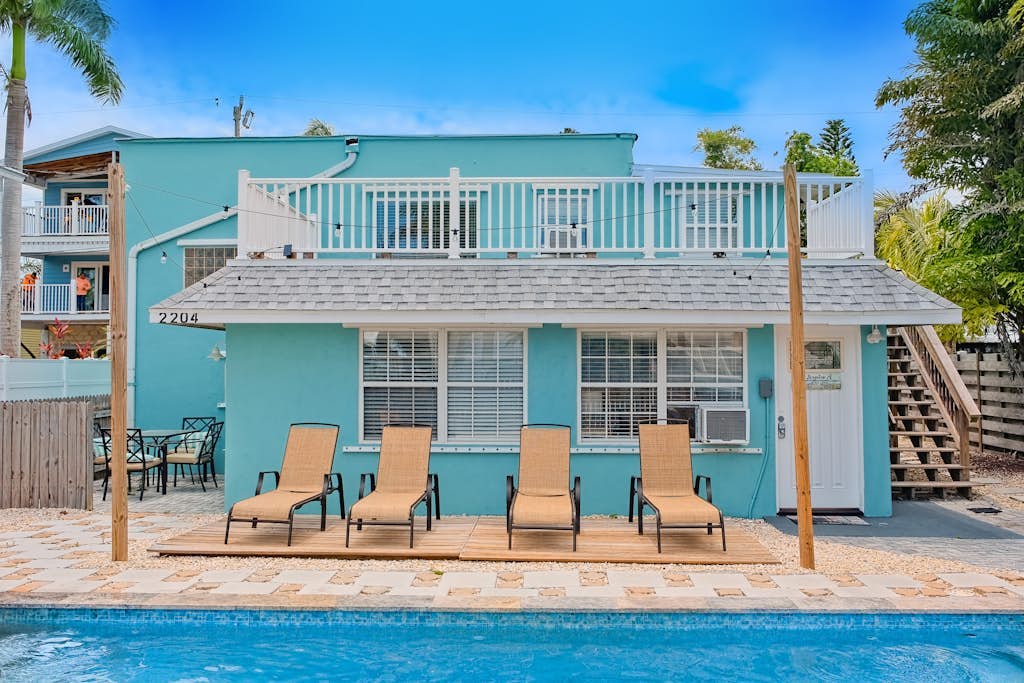 2nd-floor duplex near beach with heated pool, balcony, grill, W/D