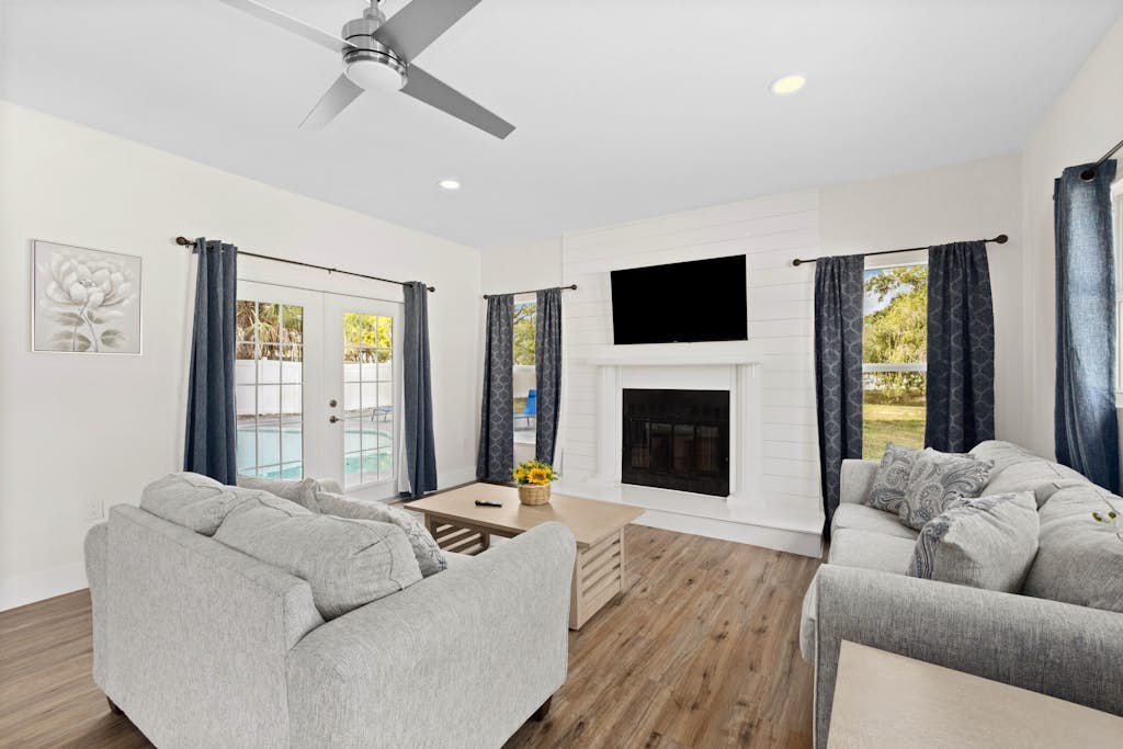 Renovated home, private pool, screened patio, & W/D