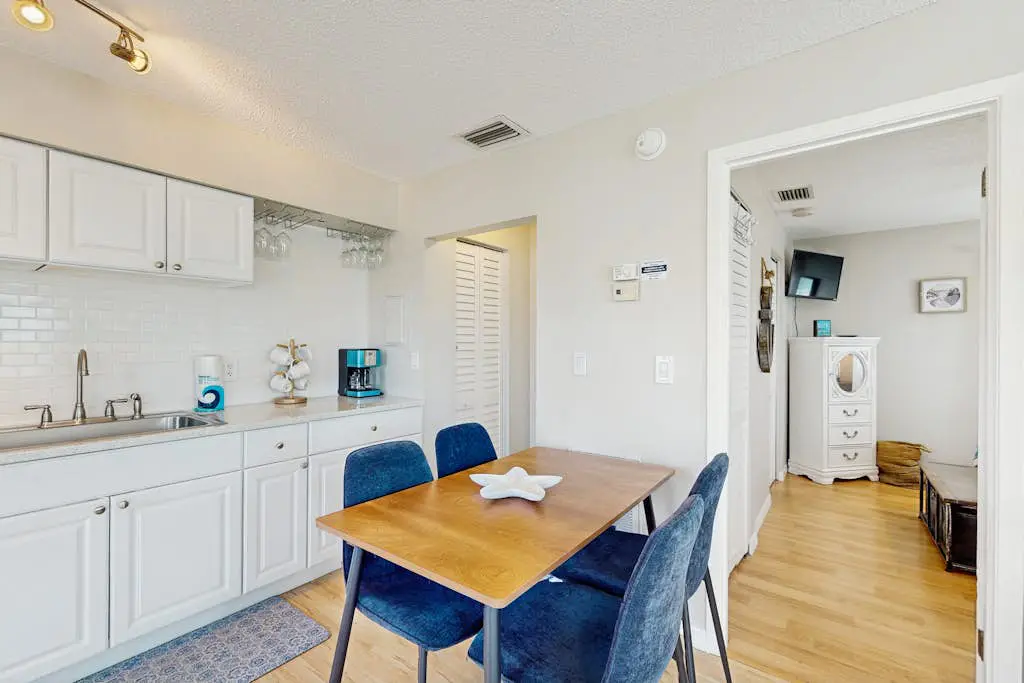 Bay View Inn 202