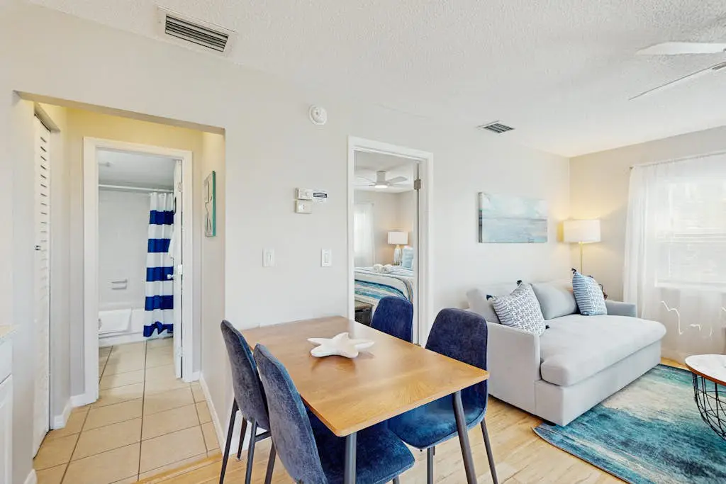Bay View Inn 202