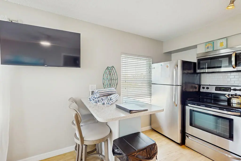 Bay View Inn 202