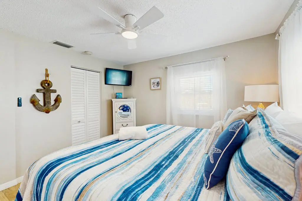 Bay View Inn 202