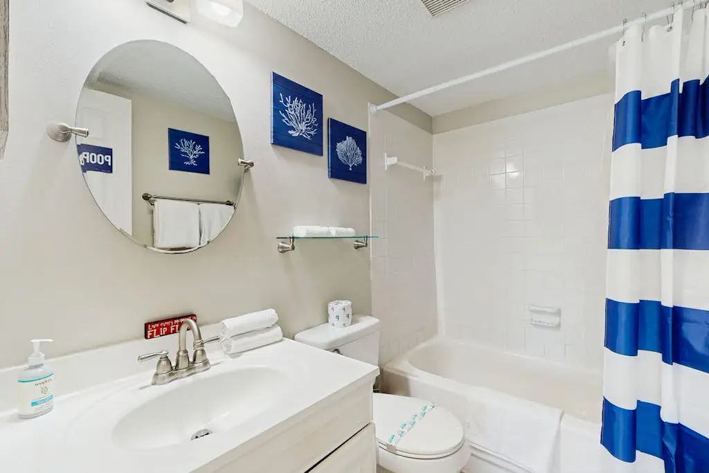 Bay View Inn 202